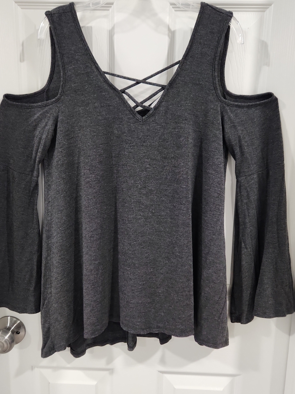 NWOT Ella Mara Charcoal Gray Cold Shoulder Top Criss Cross Front Strap Knit M